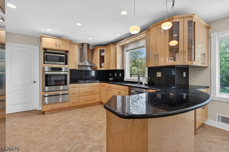 Eat-In Kitchen