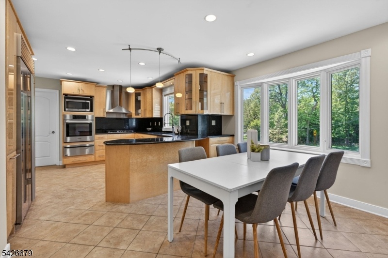 Eat-In Kitchen