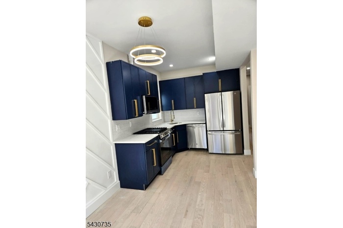 Custom Kitchen with GE
