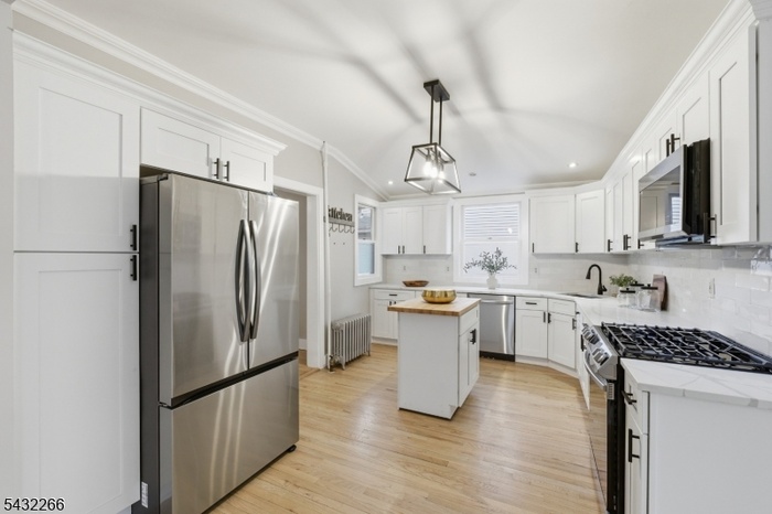 Updated eat in kitchen