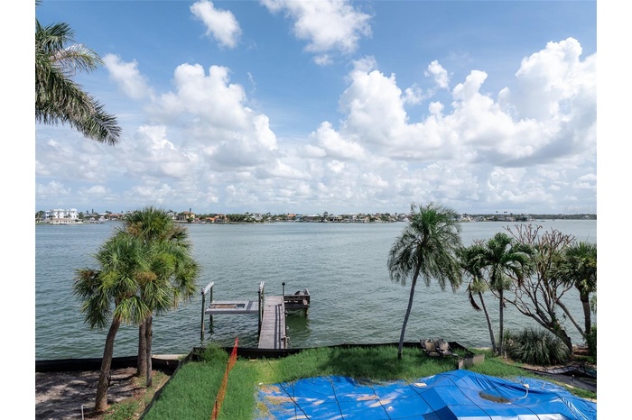 85' of Waterfront lot with existing dock and deep pool