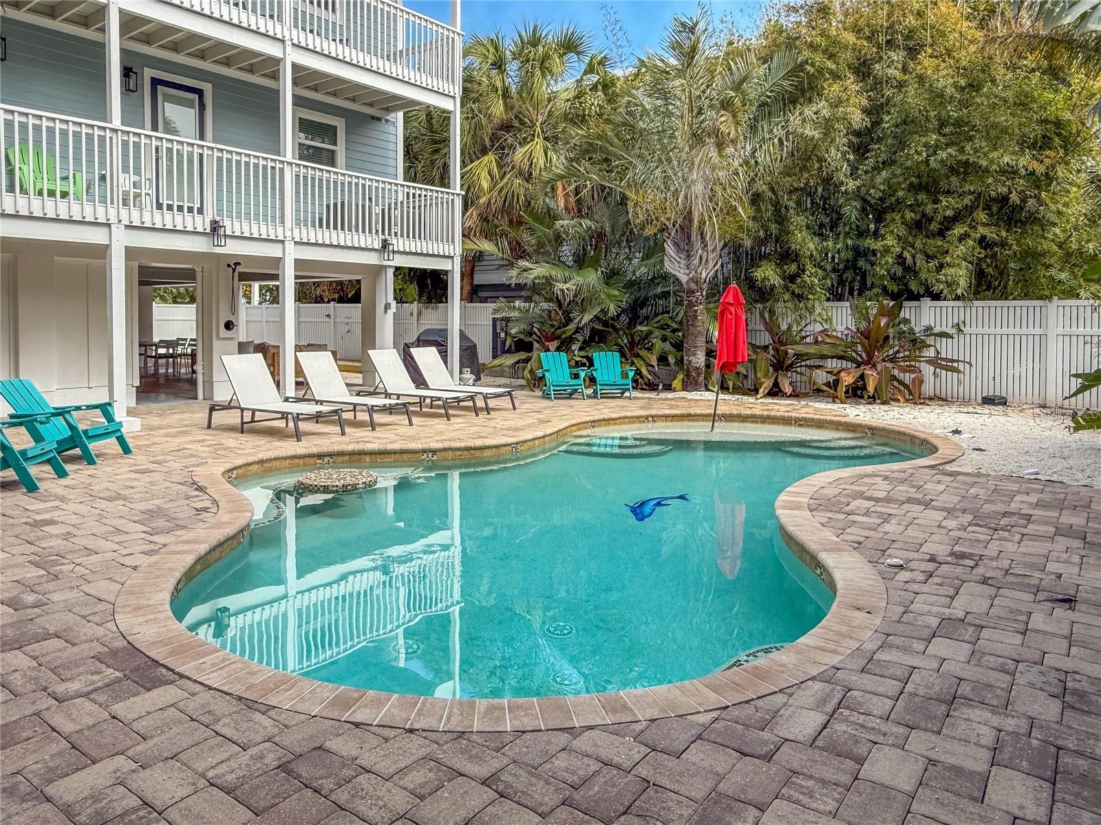 RELAXING POOL AREA