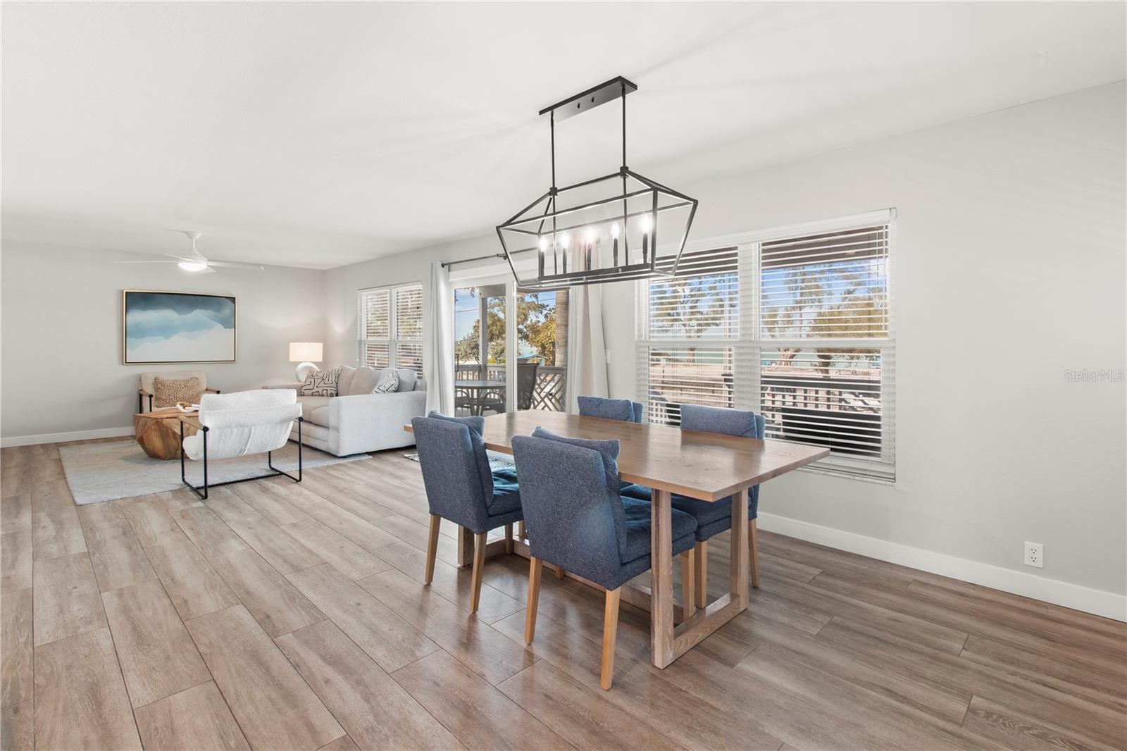DINING ROOM / LIVING ROOM