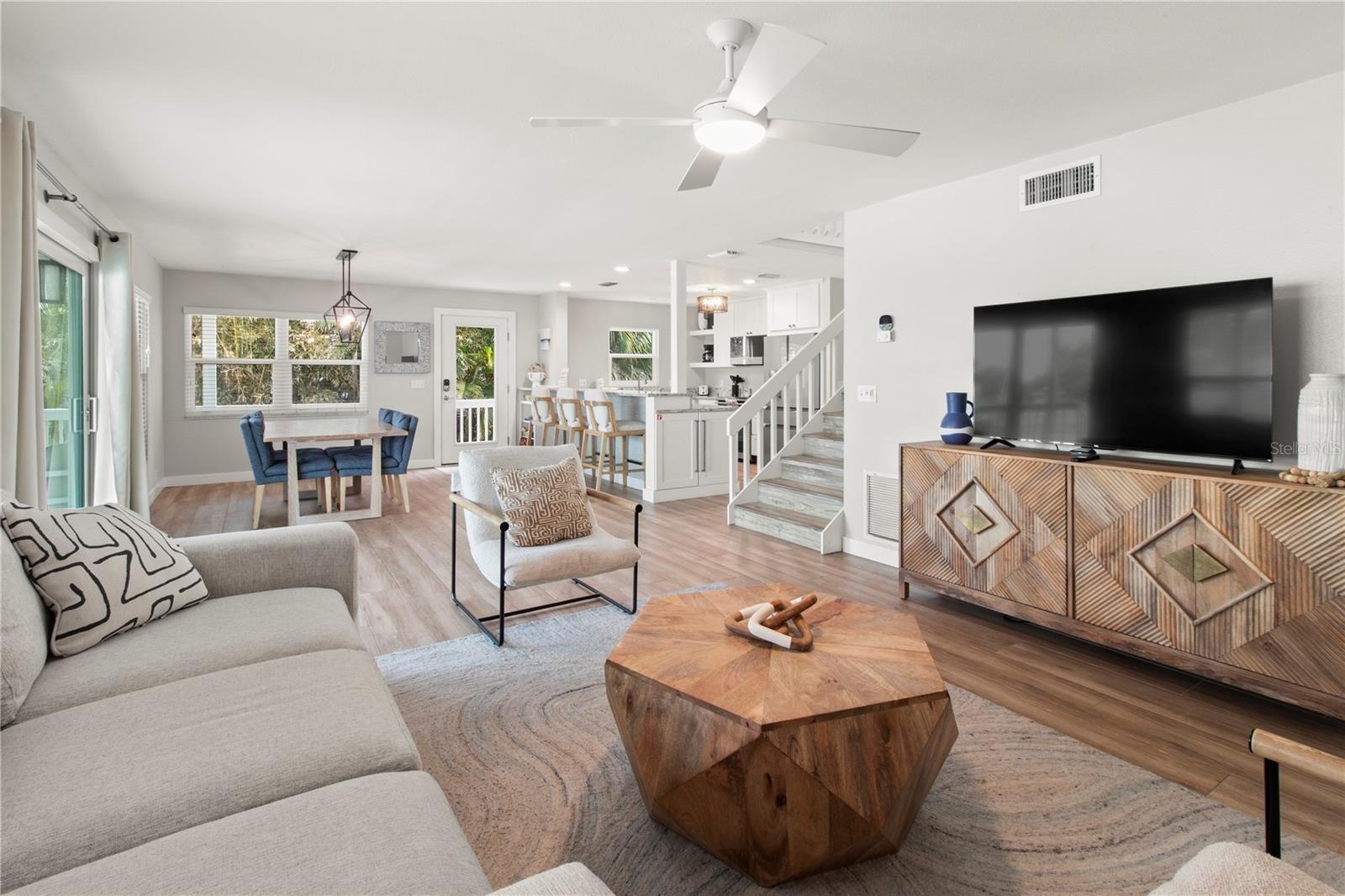 OPEN FLOOR PLAN
