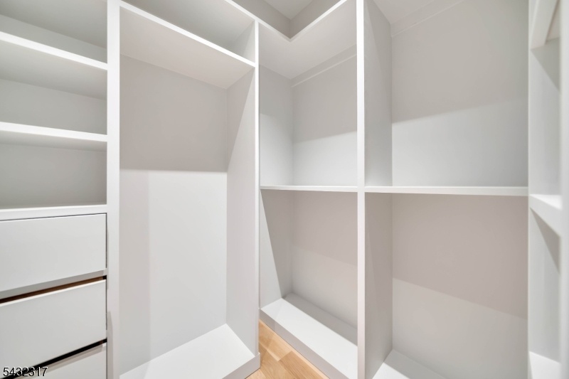 Main Bed Closet