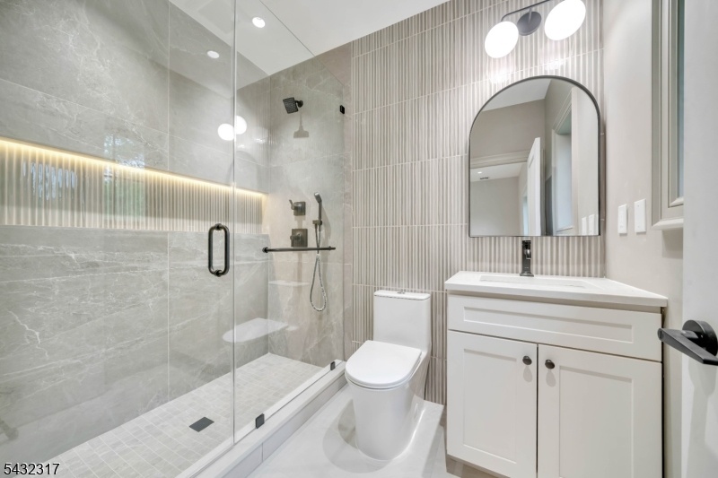 Bed 5 Bath