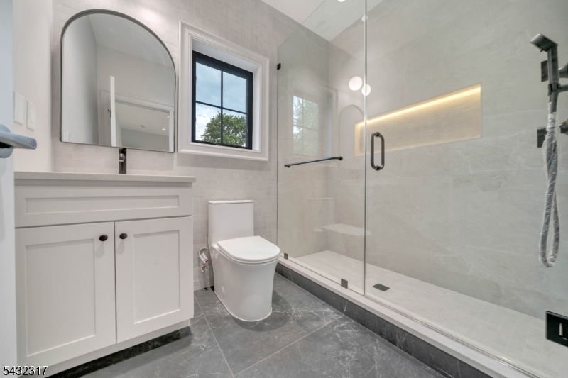 Bed 4 Bath