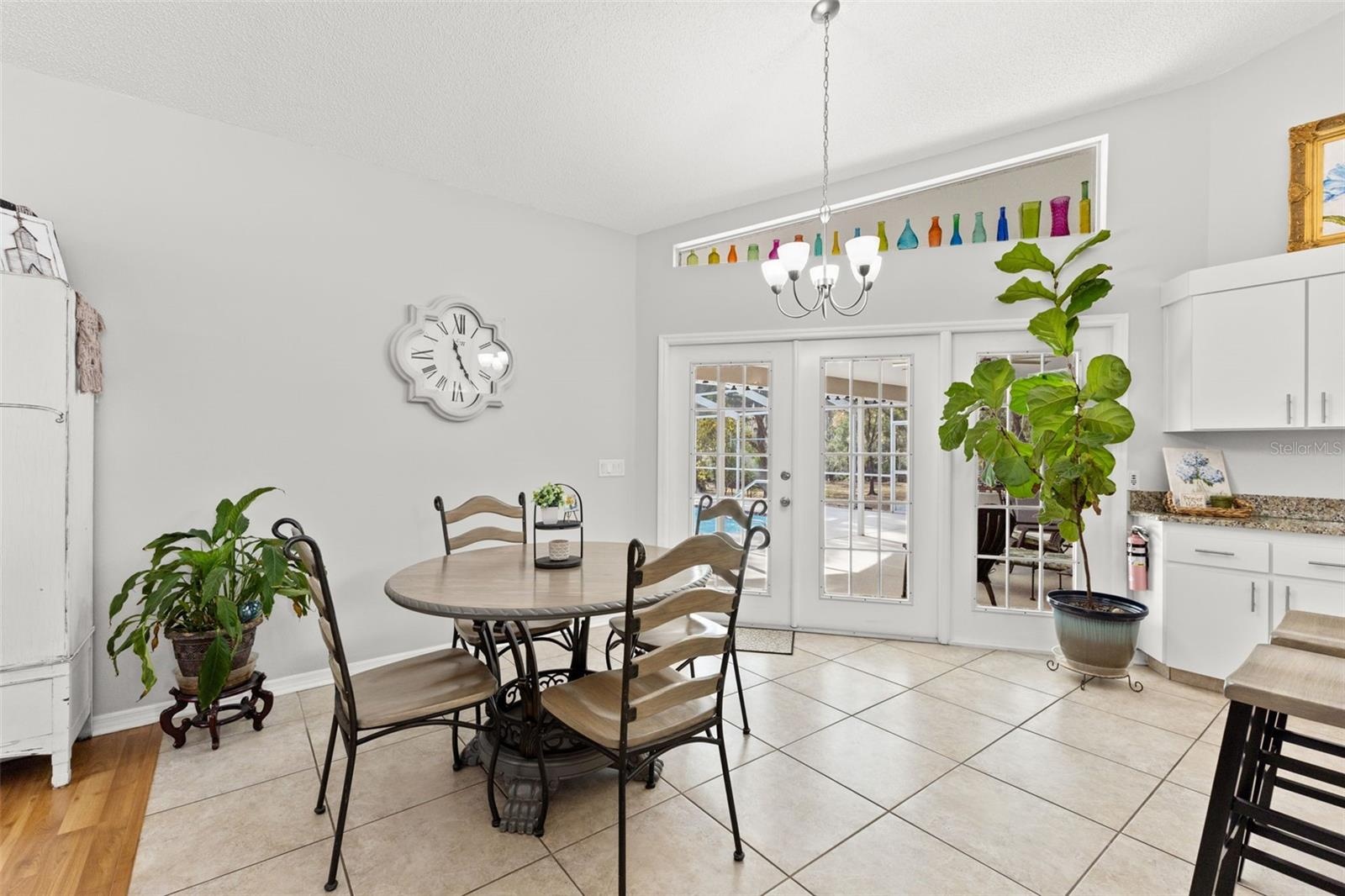 Dining/Breakfast Nook