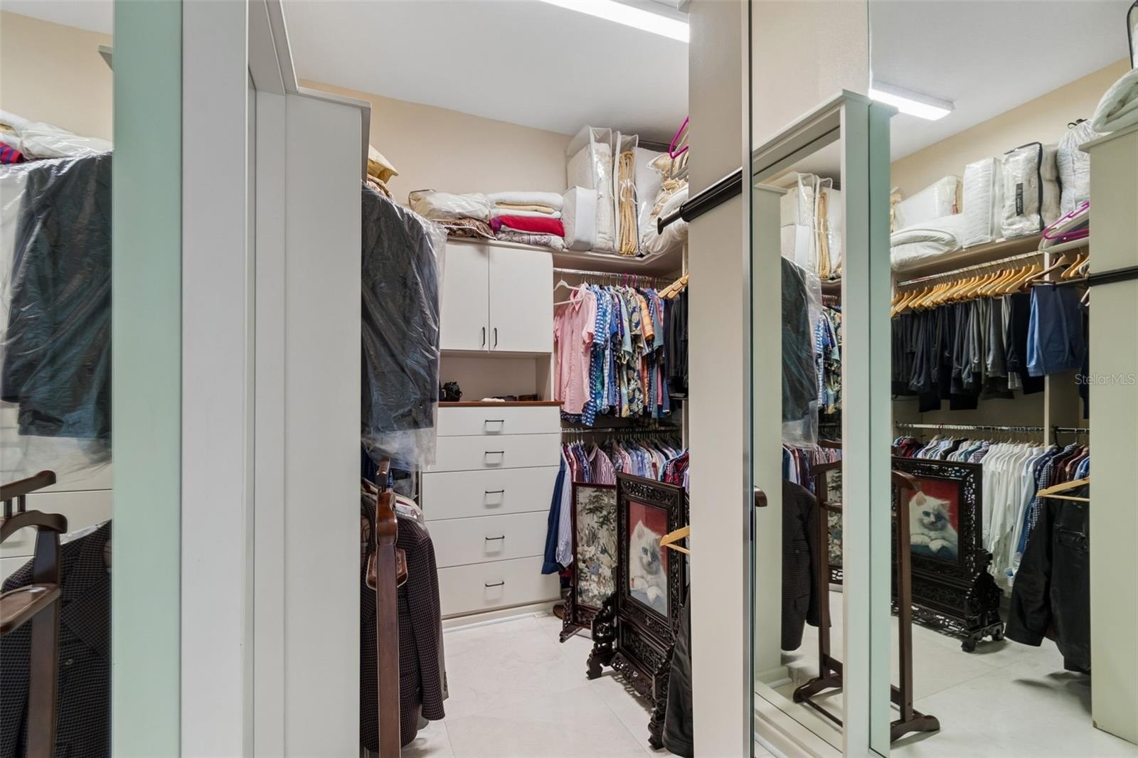 Primary His Closet