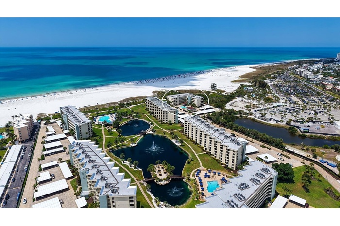 Prime Siesta Beach Location!