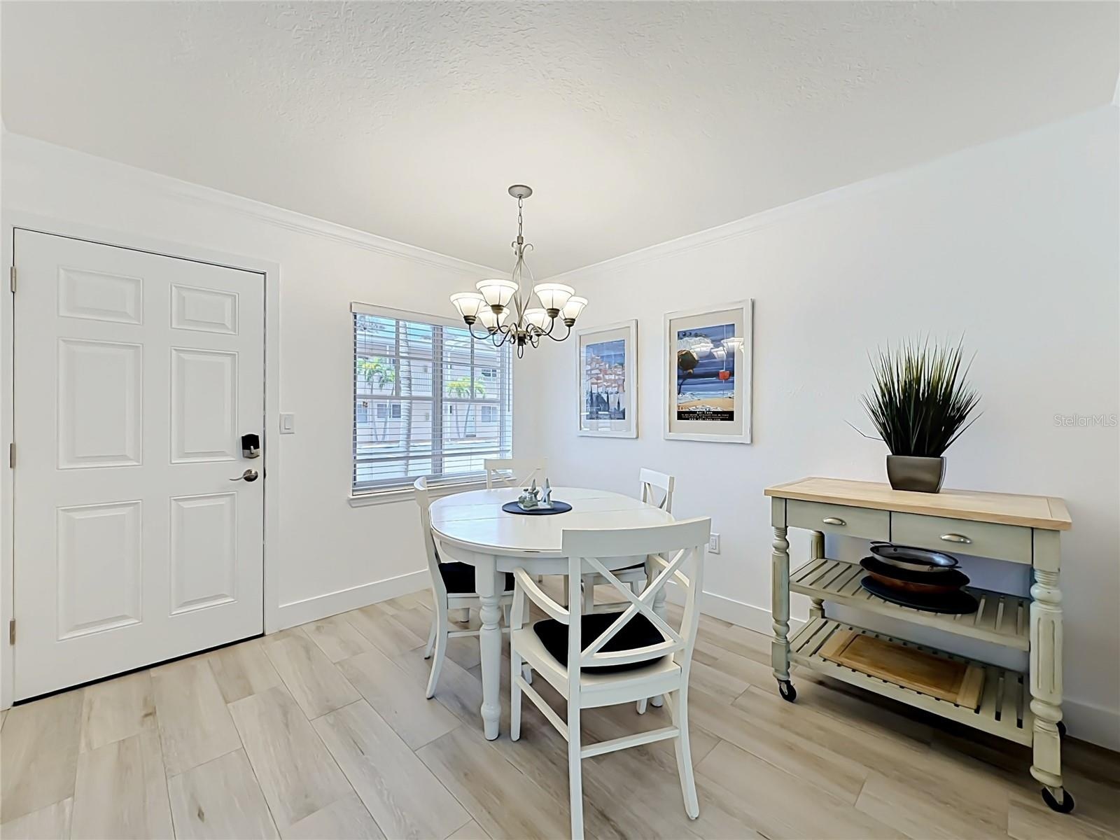 Nice sized dining room area off the ktichen