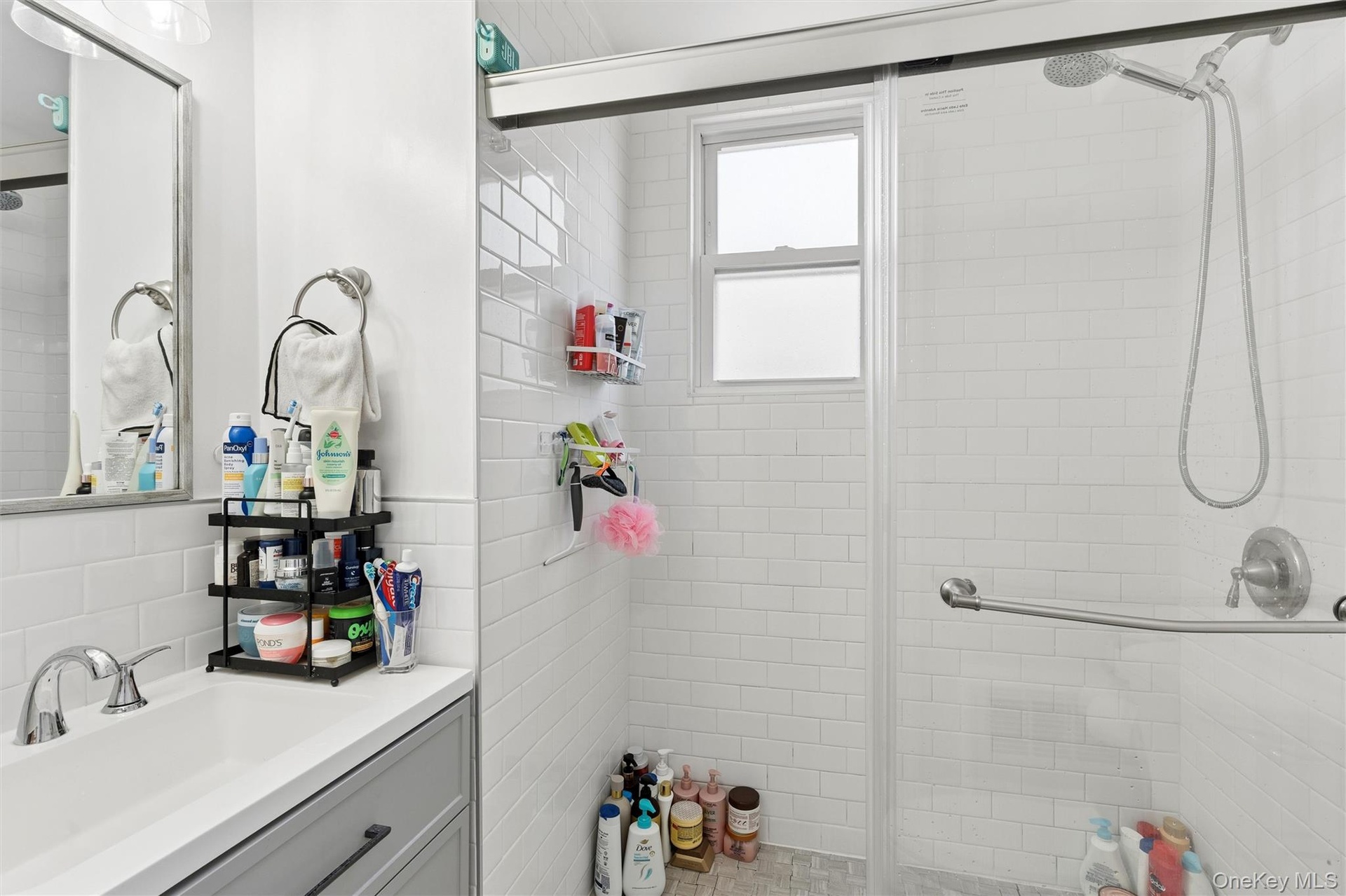 2nd Floor Full Bathroom