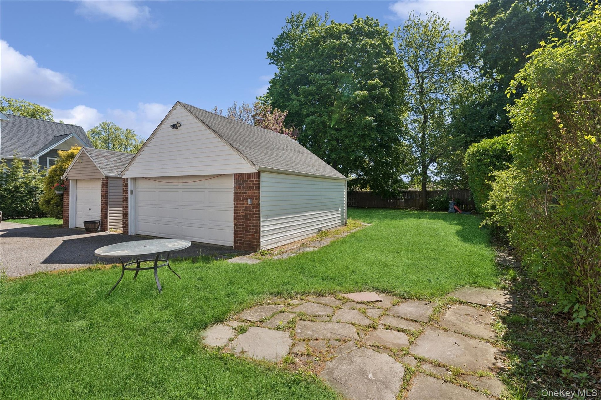 Yard/ Garage
