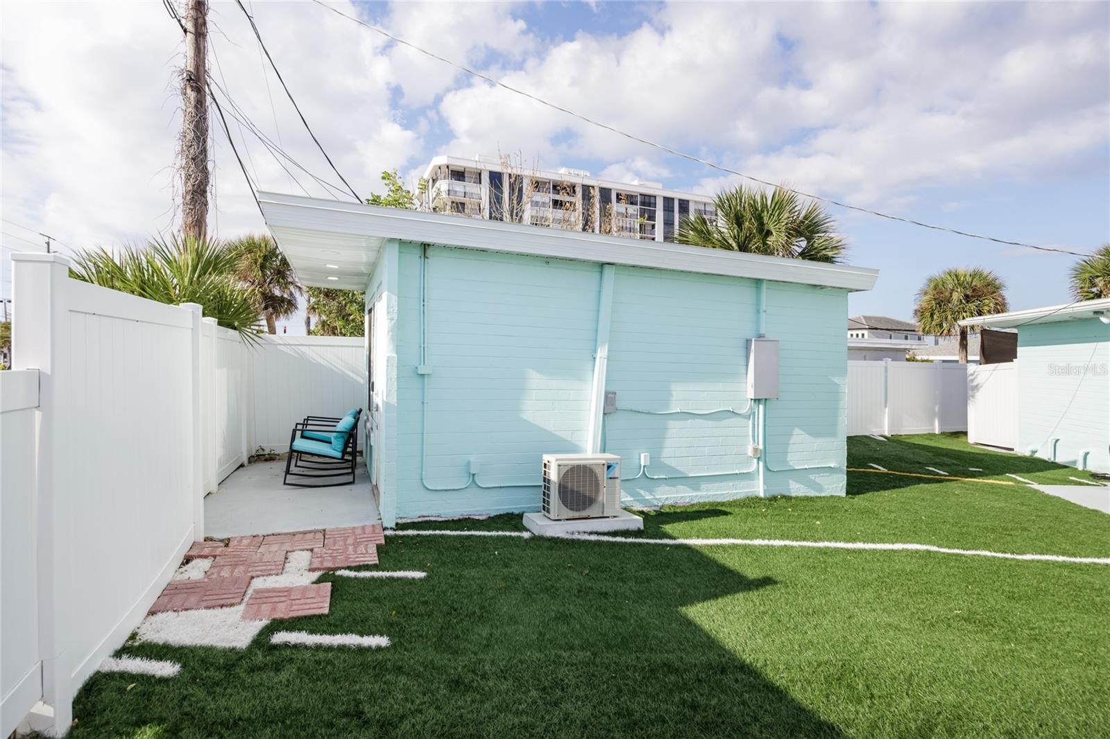 Cottage/commercial space