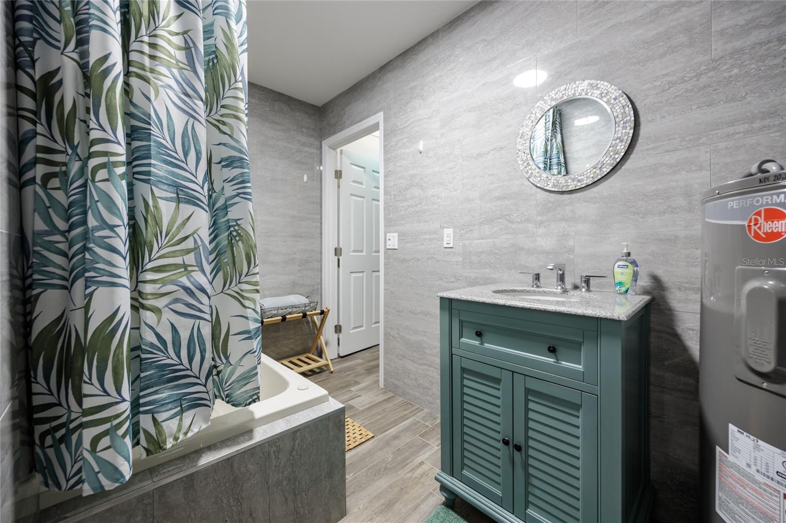 cottage bathroom