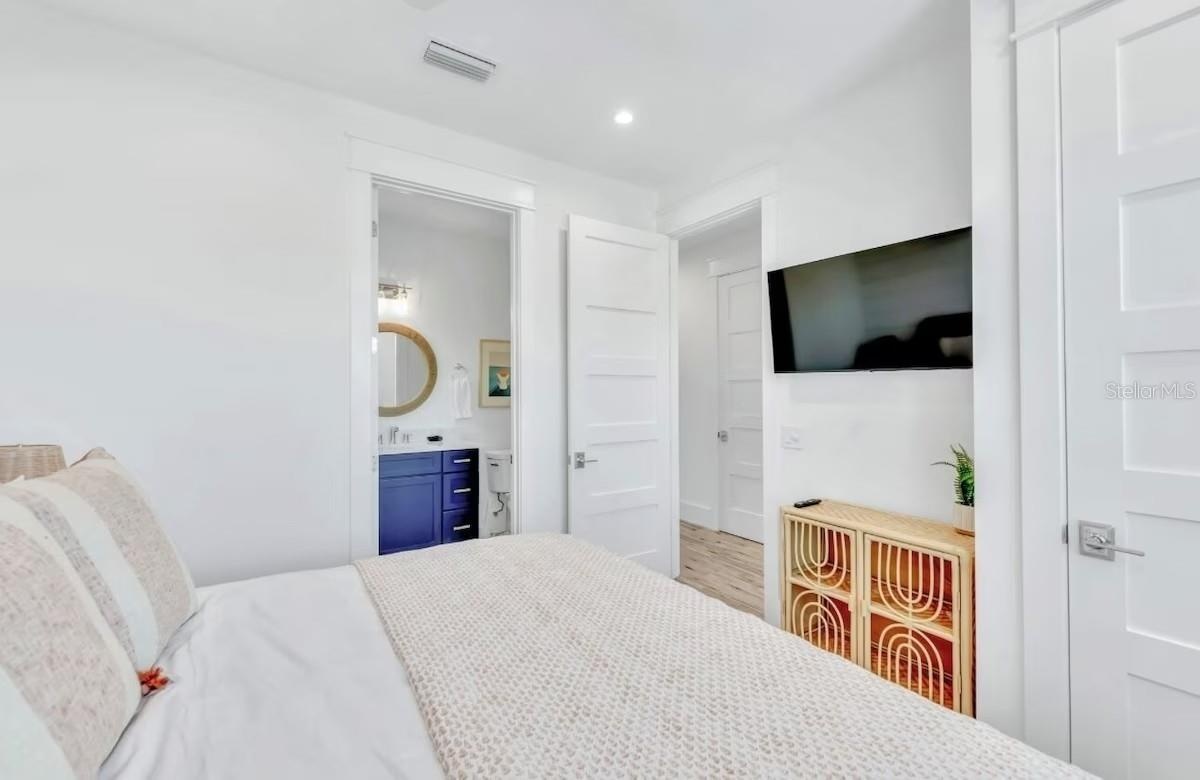 2403 Avenue C, Bradenton Beach, FL  MLS#A4684030