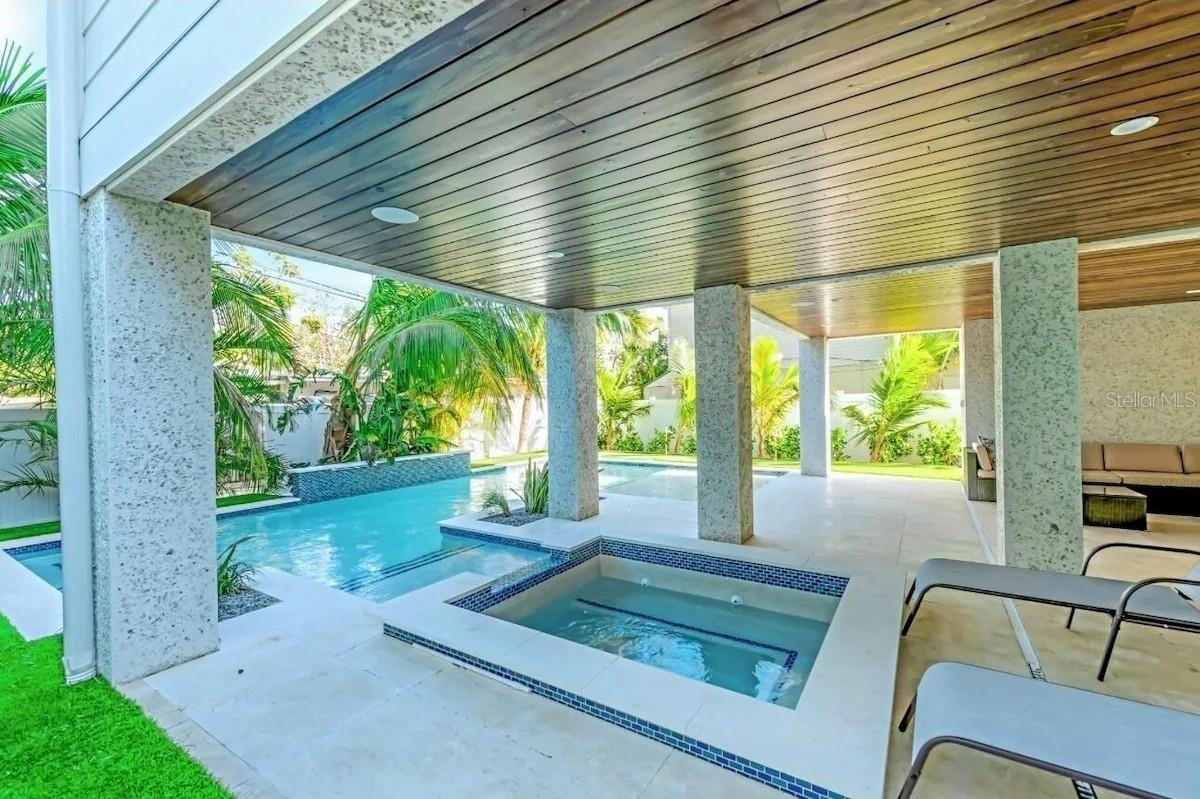 2403 Avenue C, Bradenton Beach, FL  MLS#A4684030Sun and shade!