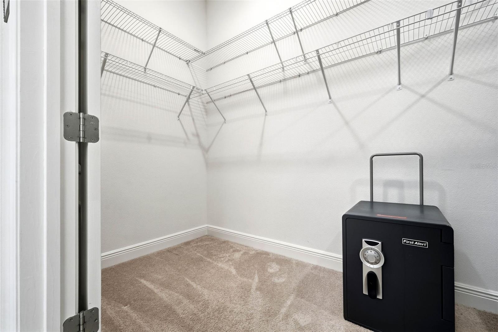 Plenty of space for flip-flops, linen, and a few island-inspired outfits—your coastal-style walk-in closet awaits!