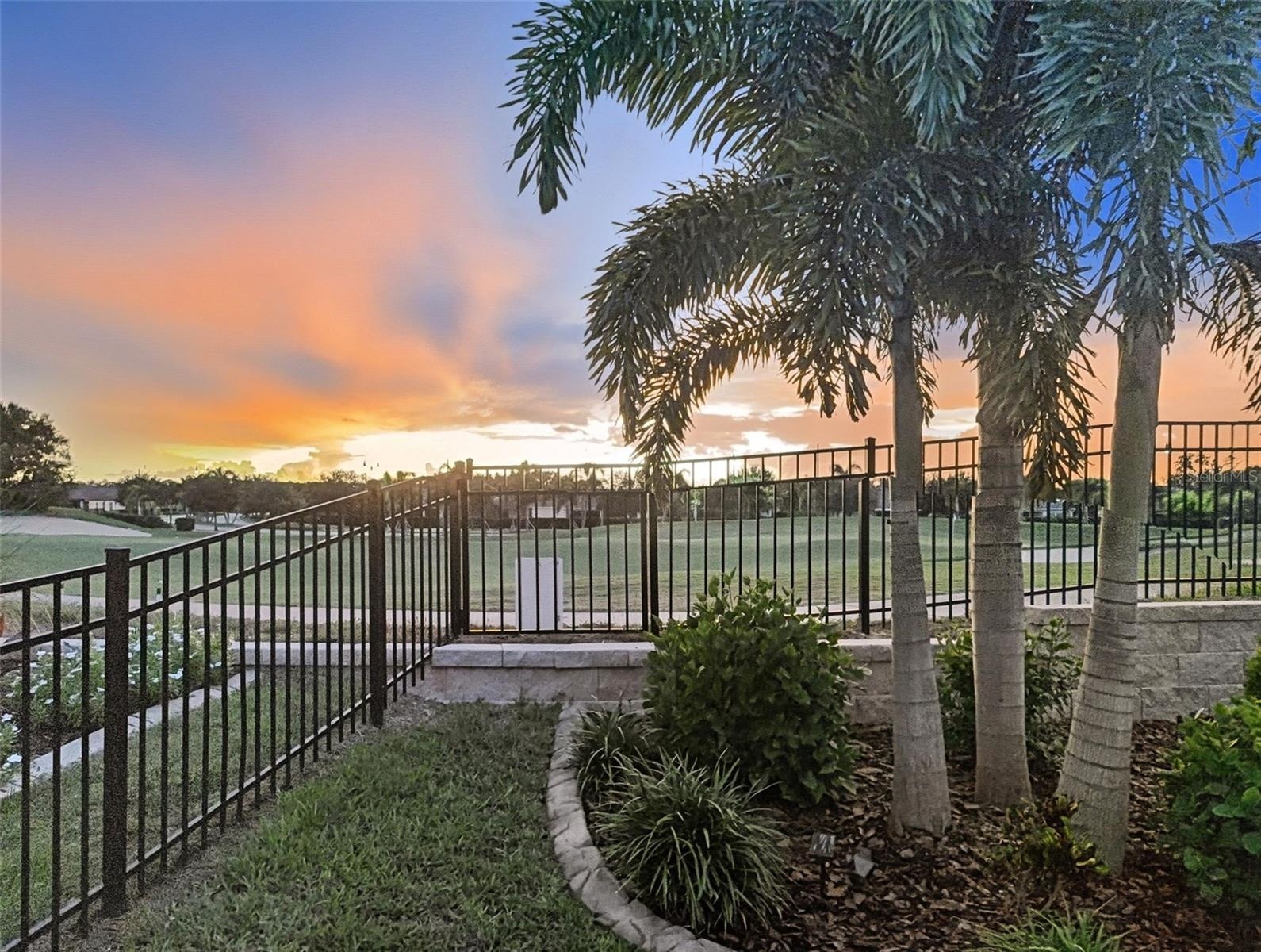 Your shortcut to the course! Step through the backyard gate and you’re right on the fairway.