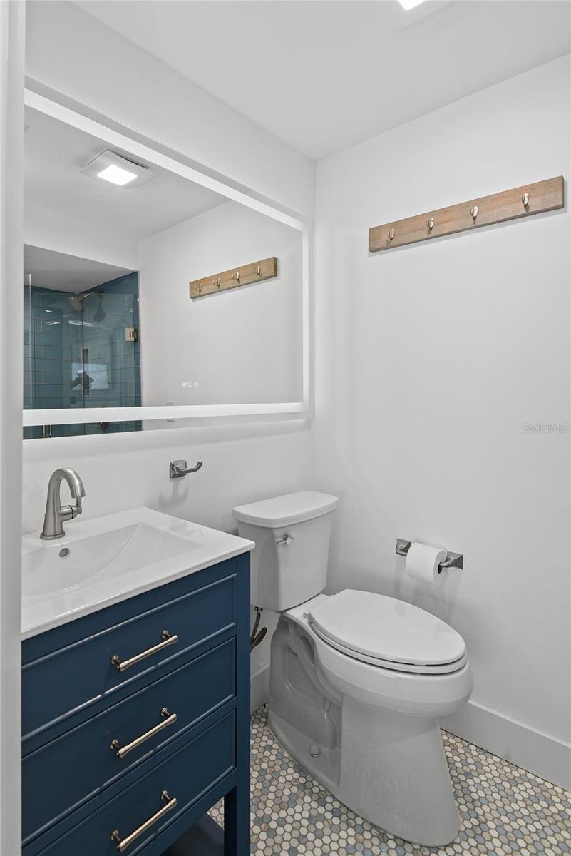 En-Suite Full Bathroom in Primary Suite