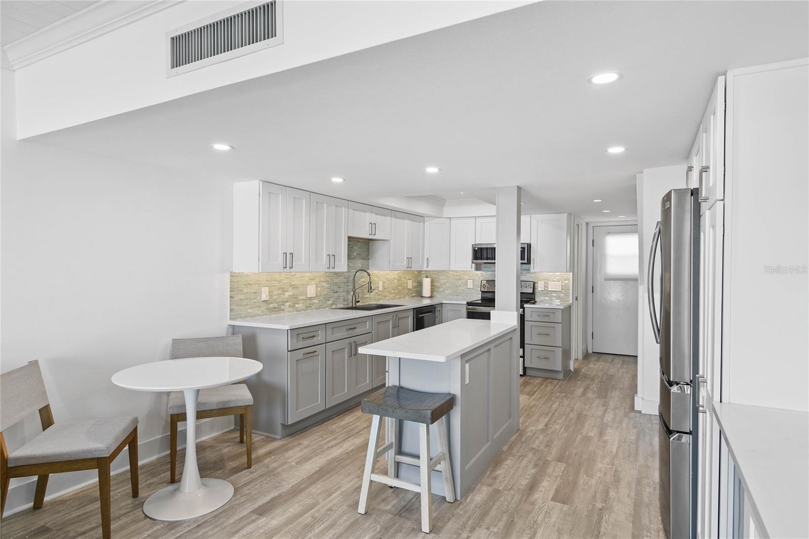 Kitchen w/ Island and custom features