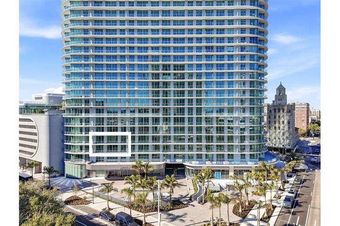 In the heart of Downtown St. Petersburg, Florida, The Residences at 400 Central has arrived!