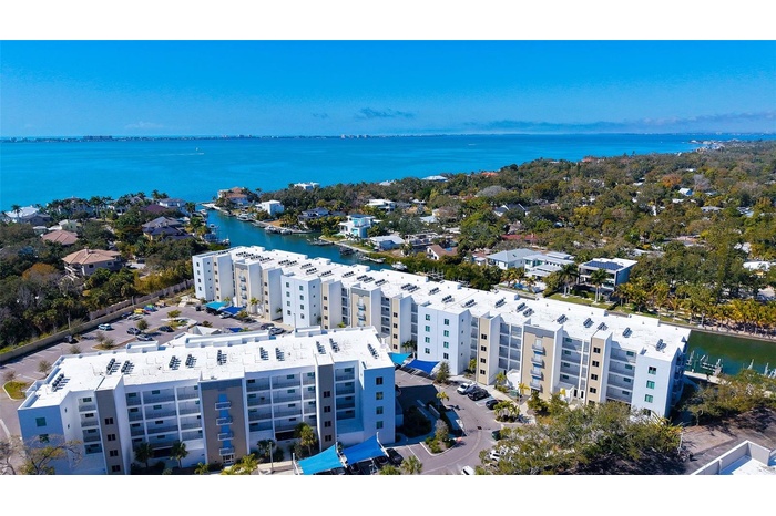 The Strand consists of 2 buildings, 152 units, and 47 boat slips