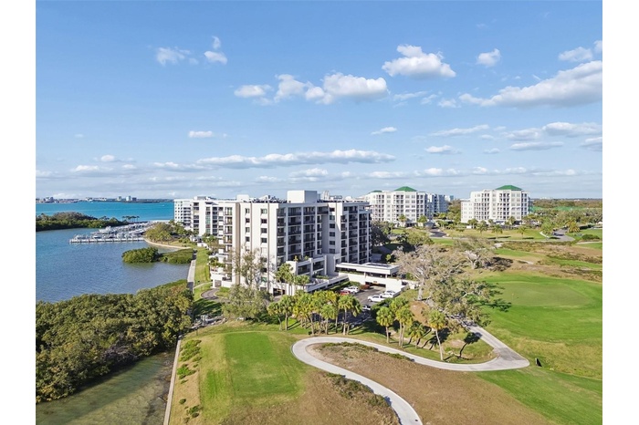 4 Belleview Blvd. has spectacular views of the Intracoastal, Harbor/Bay and the Golf Course!