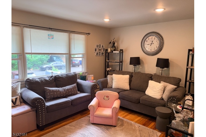 FIRST FLOOR LIVING RM