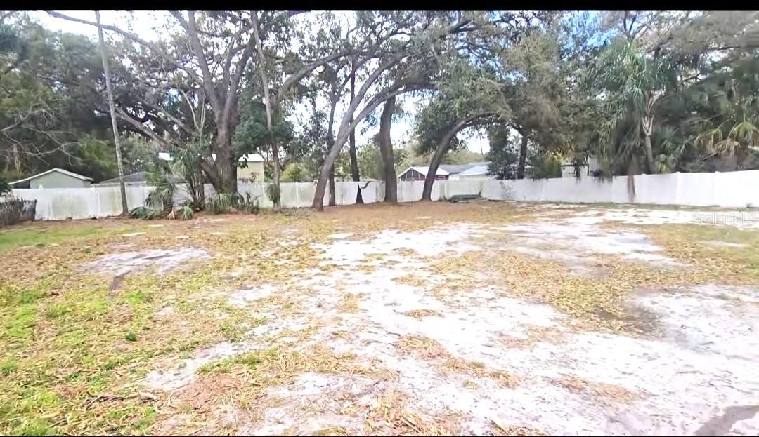 Here is the extra quarter acre to build more poperties
