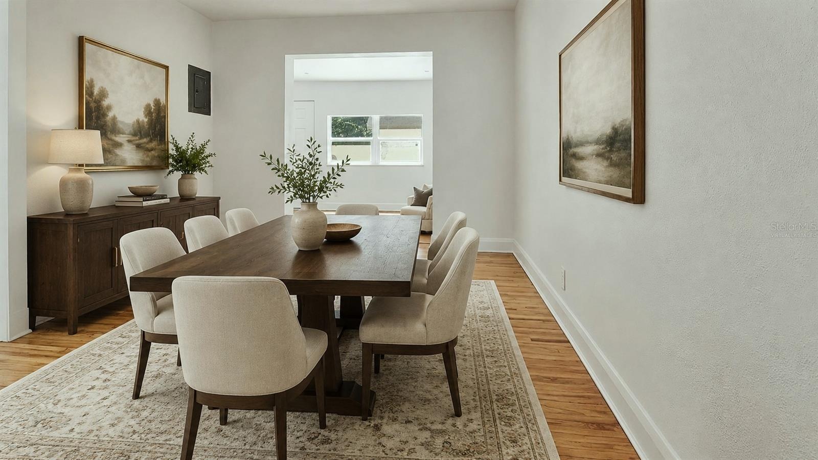 Dinning room Virtually staged