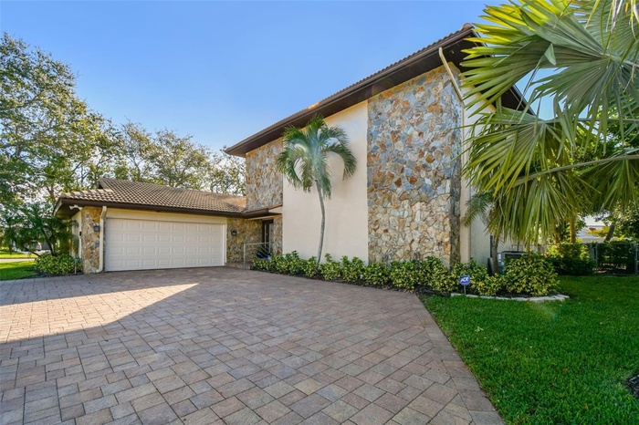 Side garage entry