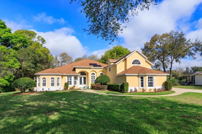 Lovely Rock Springs Ridge home with beautiful, mature trees.  Side load three car garage.  Roof replaced in 2023.