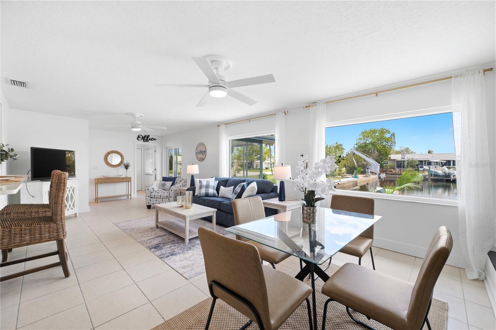 family room overlooking the water