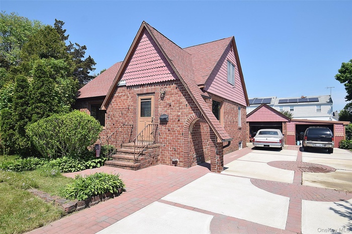 Front View 1 Note 10 Car Concrete & PaverDriveway