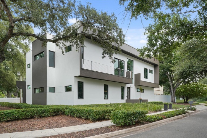 Custom Modern home steps from Waverly Park Circle