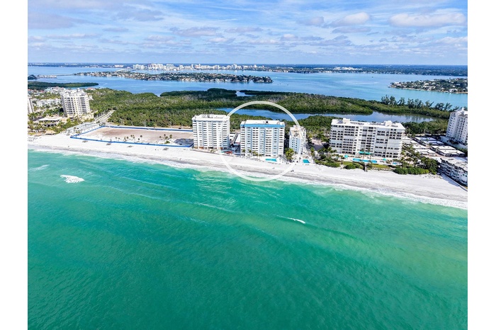 View of Downtown Sarasota, Bird Key and Sarasota Bay from the 9th Floor are outstanding