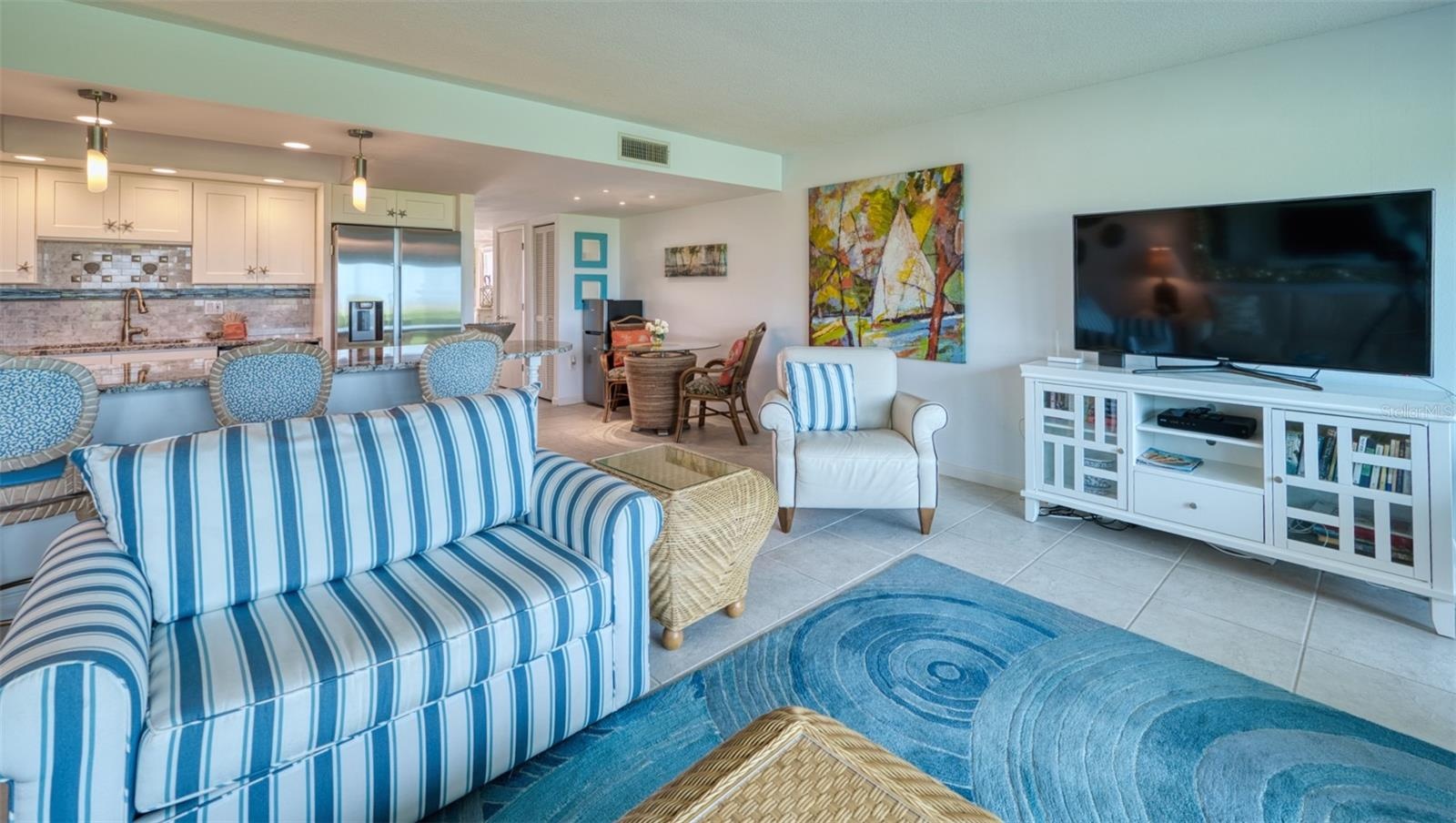 Bright, modern beach condo. Create your own memories!