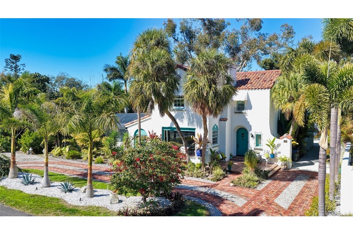 Welcome to 547 N. Shore Drive in Sapphire Shores.