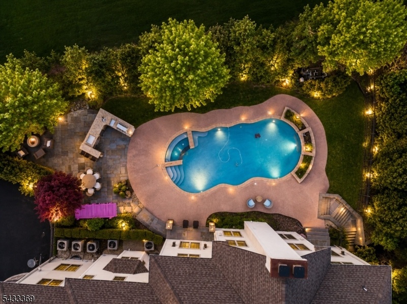 Luxurious In-Ground Pool