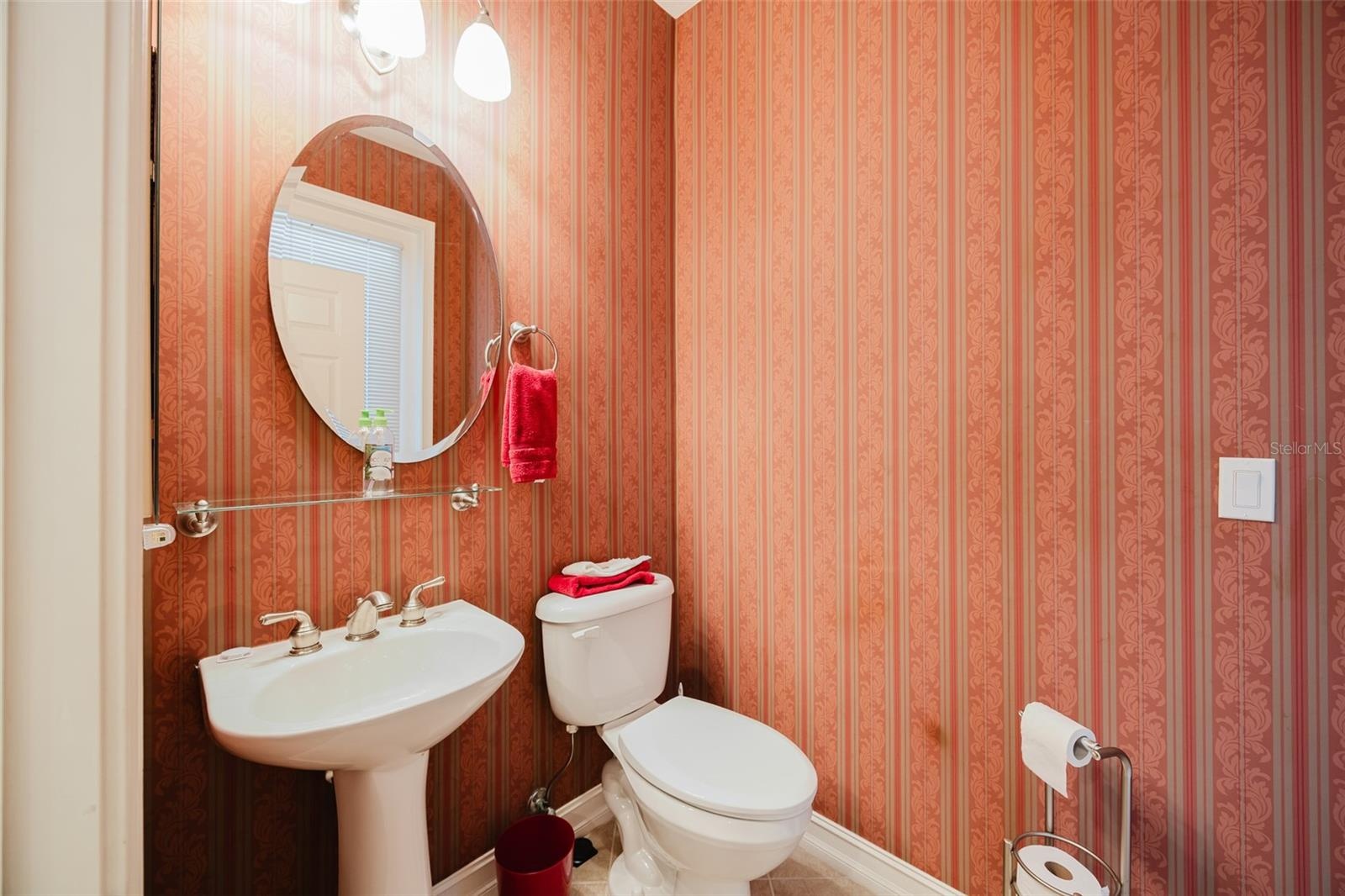 Half Bathroom with Lanai Access
