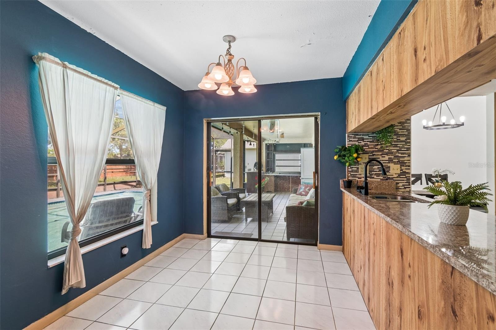 DEDICATED SPACE FOR BREAKFAST AREA/ROOM.
