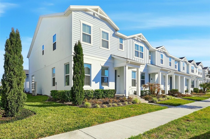 Gorgeous 4 Bedroom Townhouse located on a spacious corner lot.