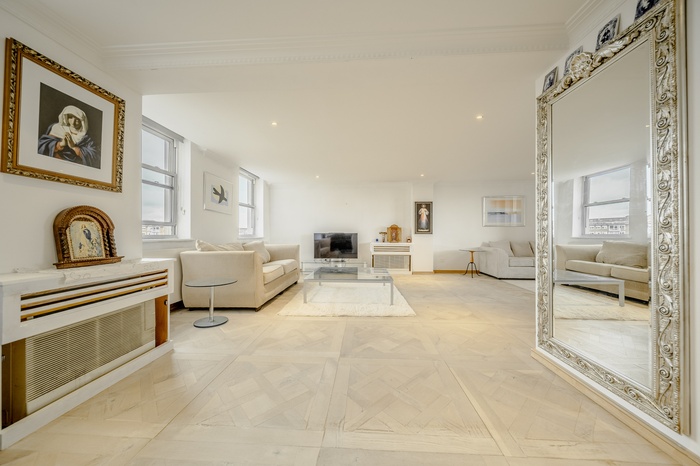 5 bedroom Duplex Apartment in St John's Wood Park 