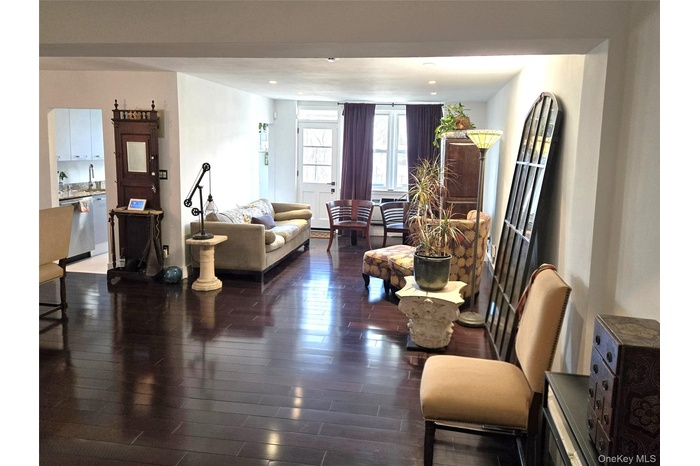 Welcome to 210 E. Broadway 1H