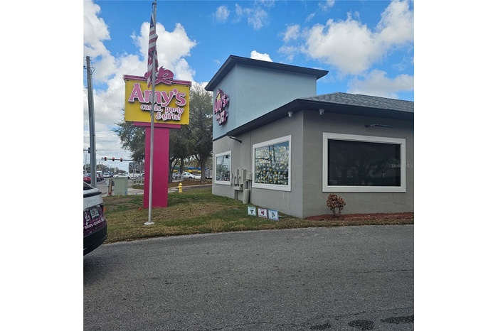Front facing 1st Street