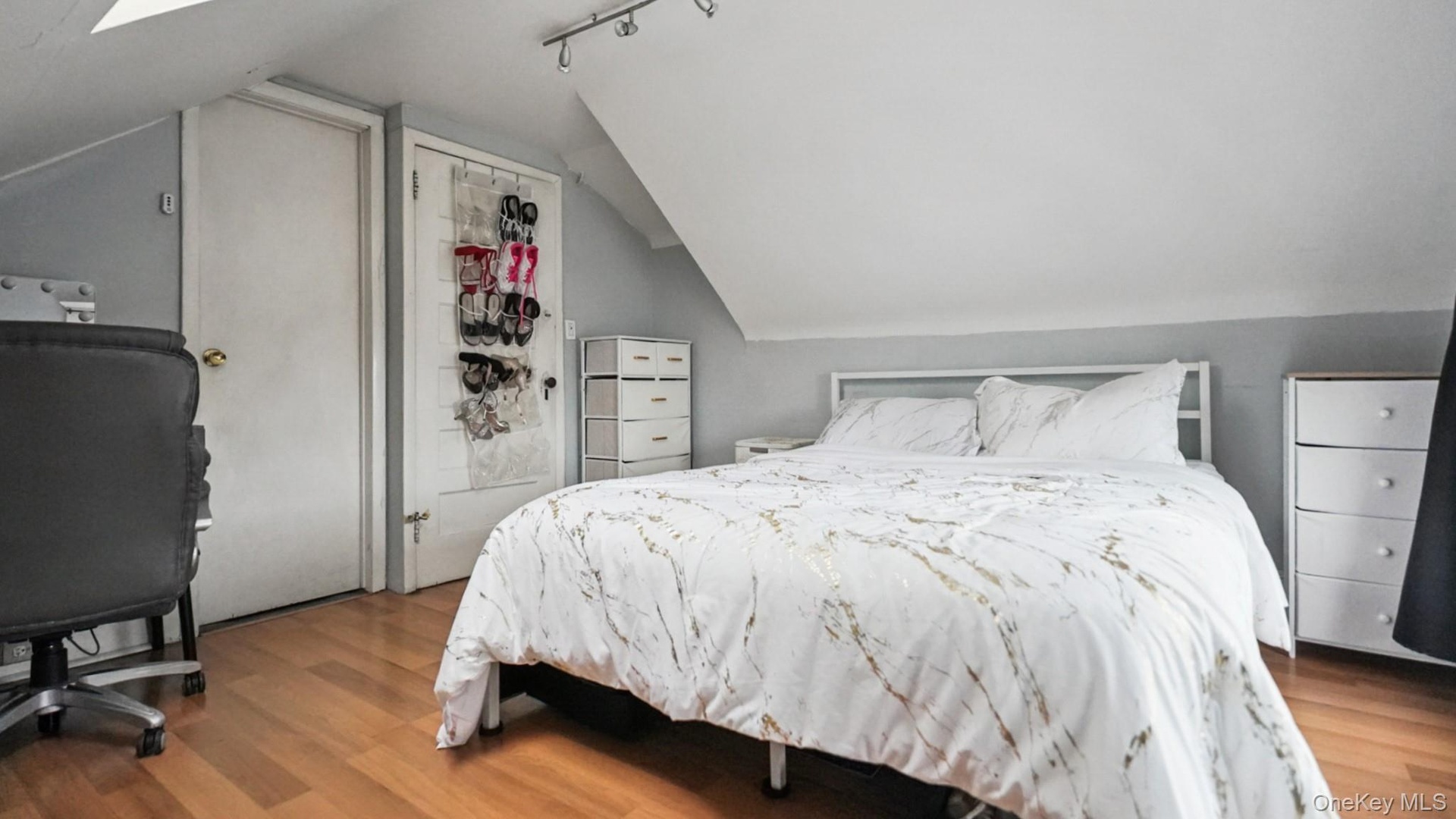 4th bedroom-2nd angle