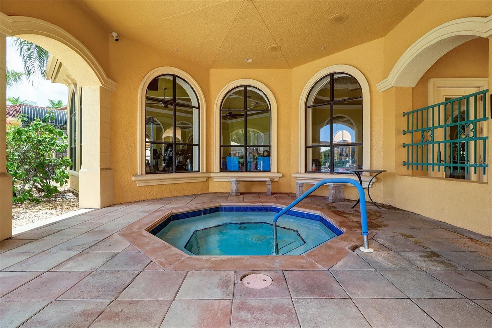 Covered spa/hot tub