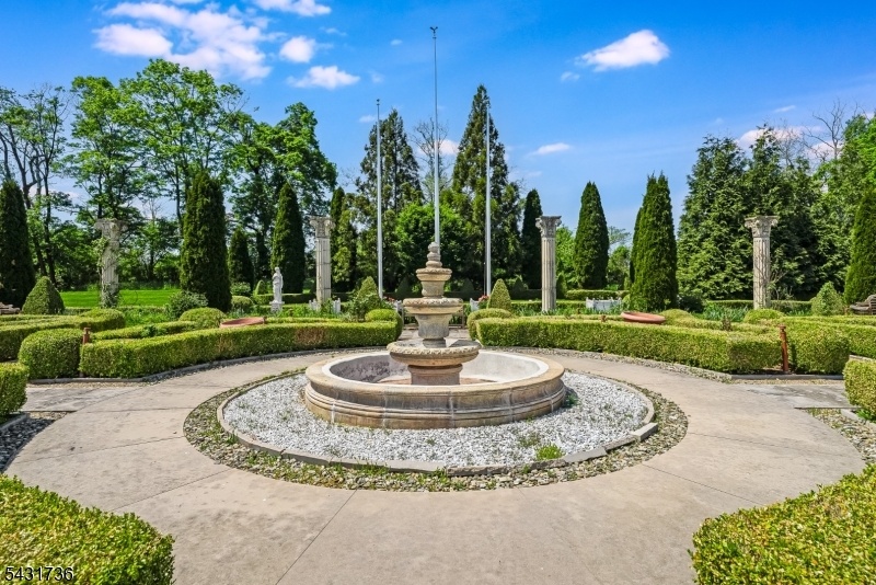 Fountain/Flagpoles/Garden