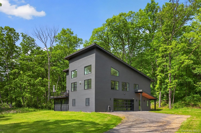 Welcome to 739 Old Post Road